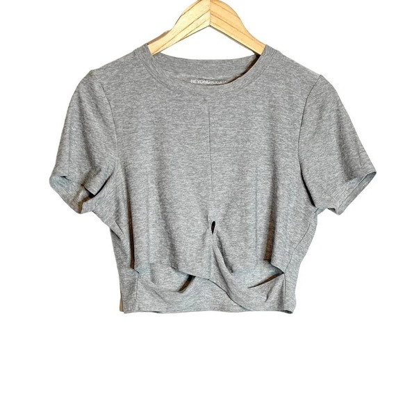 Beyond Yoga | Featherweight Under Over Cropped Tee Shirt Ultra Soft Gray - Picture 3 of 10